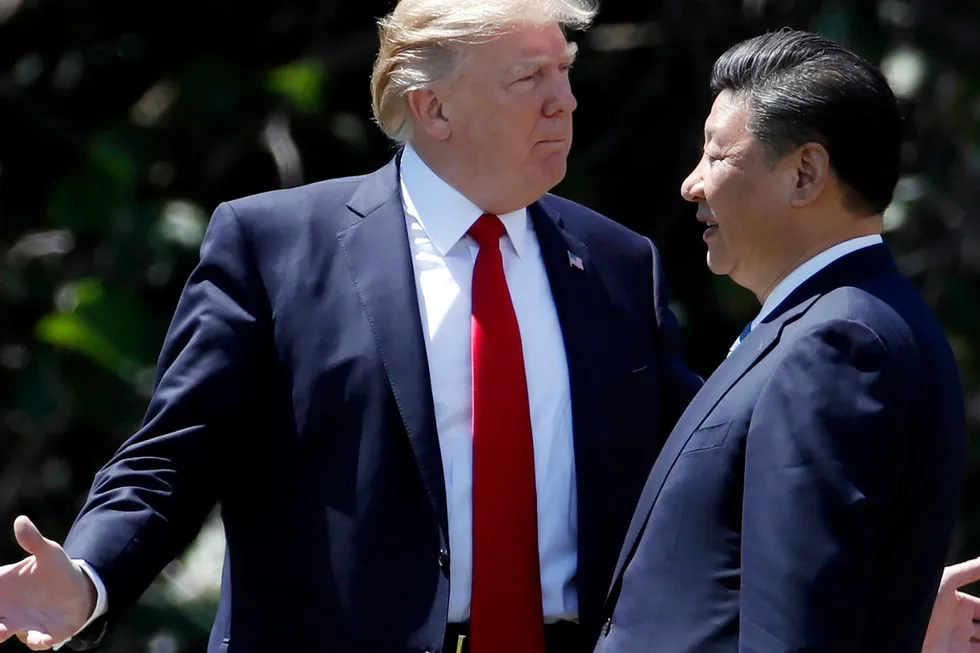 En kan spekulere på hvordan Vestens forhold til Kina hadde vært i dag, dersom Donald Trump ikke hadde startet en handelskrig, skriver artikkelforfatteren. Til høyre, Kinas president Xi Jinping.