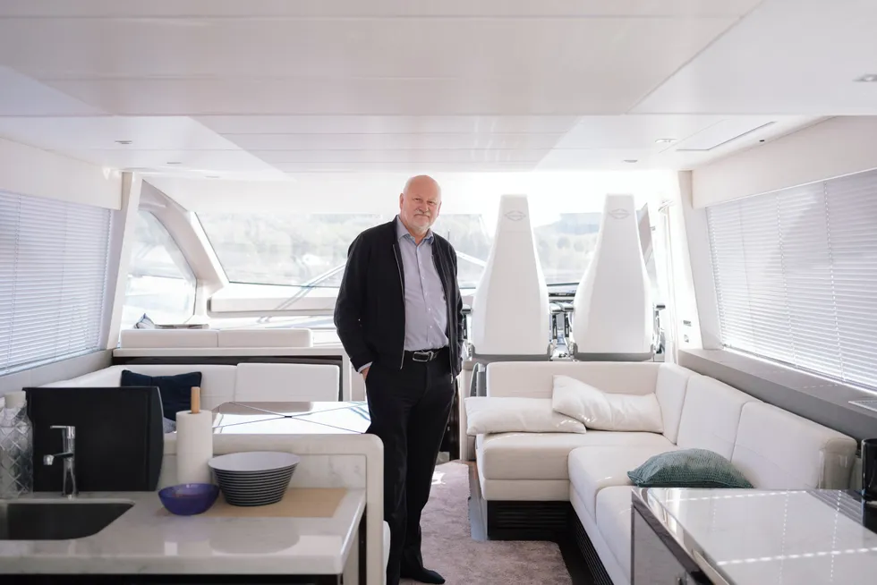 Bjørn Mathias Apeland på yachten han kjøpte i 2016.