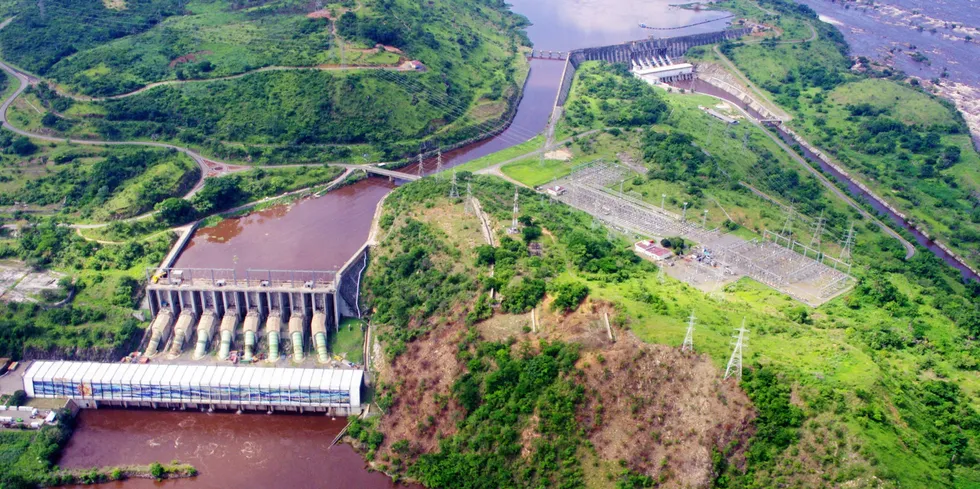 De to første delene av Inga-utbyggingen i Kongo ble satt i drift i 1972 (bakerst) og 1982. Nå kan tredje trinn – som vil bli et av verdens største vannkraftverk – endelig bli realisert.