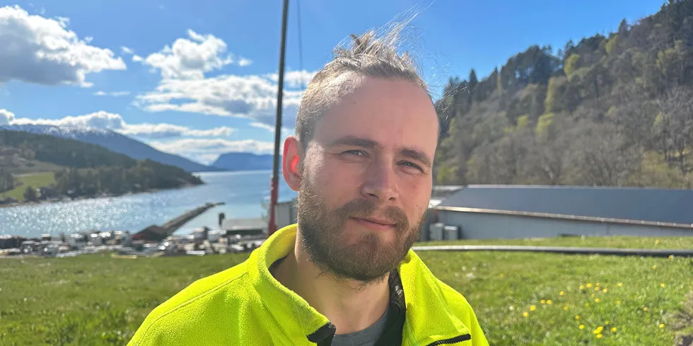 Max Oconner er teknisk ansvarlig hos Biofish på deres anlegg i Ljones i idylliske Hardanger.