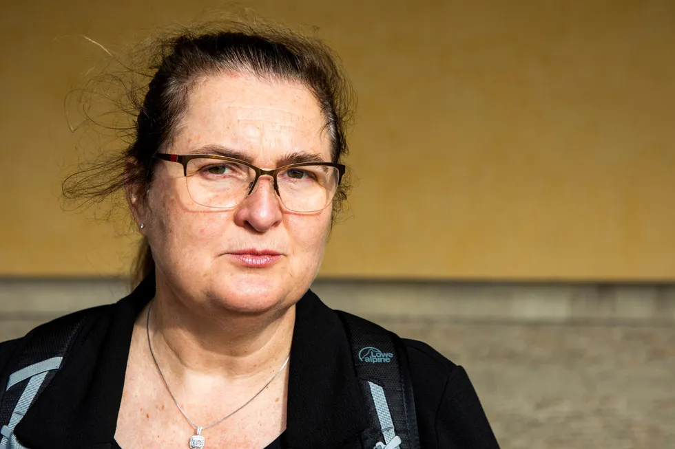 Liv Monica Stubholt er en ettertraktet styregrossist. Her står hun utenfor EU-hovedkvarteret høsten 2021, da Fortum Oslo Varme håpet på støtte fra Brussel til karbonfangst på anlegget på Klemetsrud.