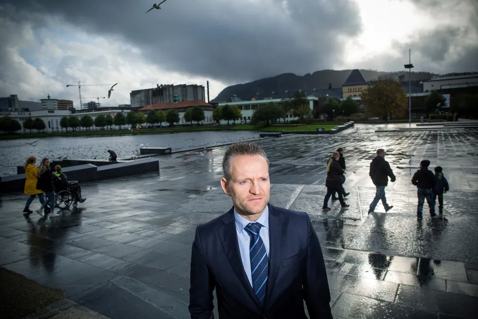 Dagens sparebankmodell fungerer godt, fremholder Jan Erik Kjerpeseth (bildet). NHH-professor Karin S. Thorburn er uenig.