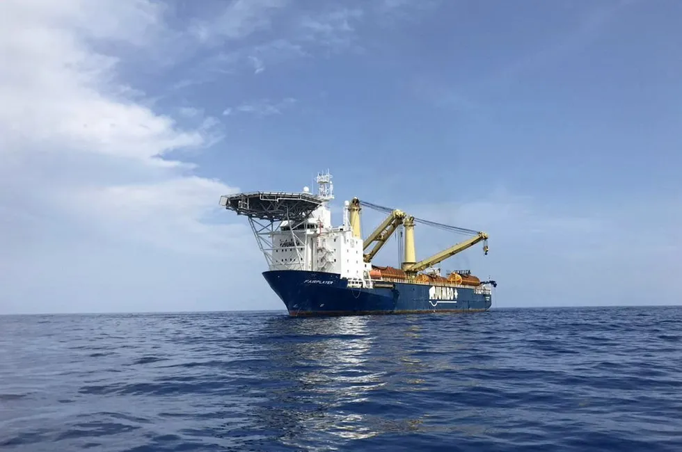 New contract: Jumbo Offshore heavy lift construction vessel Fairplayer