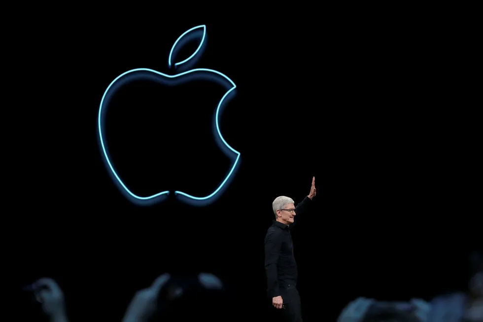 Apple skal ifølge Bloomberg fokusere på eksklusive podkaster fremover. Her er Apple-direktør Tim Cook på 2019 Apple Worldwide Developer Conference tidligere i sommer.