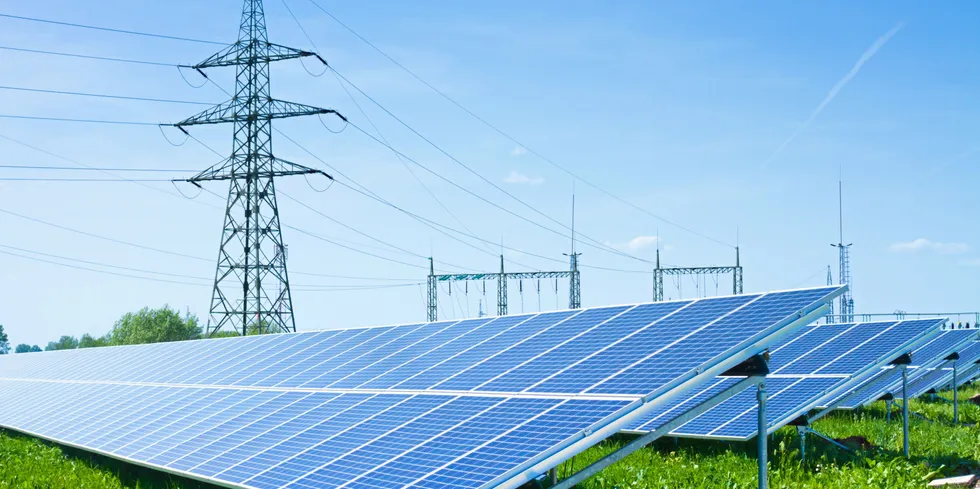 At Statnetts produksjonsgrense heves fra 1 til 5 MW, vil spesielt gjelde for solkraftverk og småkraft.