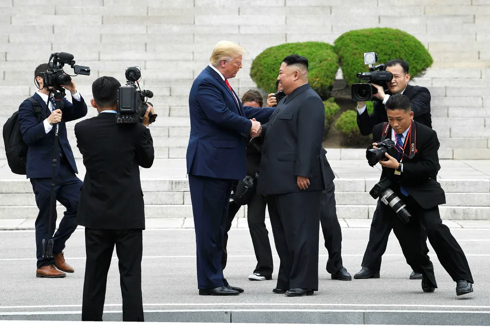Det var august og jeg var på stedet der president Trump noen uker tidligere hadde tatt noen symbolske skritt inn i Nord-Korea for å møte sin «gode venn», den noen-og-tredve år gamle lederen av verdens eneste arvelige marxistmonarki, Kim Jong-un.