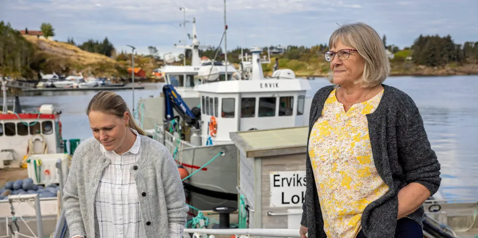 Synnøve Grinnen Ervik (til venstre) gir seg som daglig leder etter 23 på. Til venstre på bildet er hennes datter Stine Ervik som også jobber i selskapet.