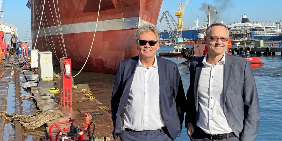 Stig Remøy og Thore Veddegjerde da skroget ble sjøsatt ved det tyrkiske verftet Tersan.