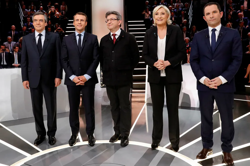 Mandag var det presidentdebatt på fransk tv med alle kandidatene. Fra venstre Francois Fillon, Emmanuel Macron, Jean-Luc Melenchon, Marine Le Pen og Benoit Hamon. Foto: Patrick Kovarik/Pool/Reuters/NTB scanpix