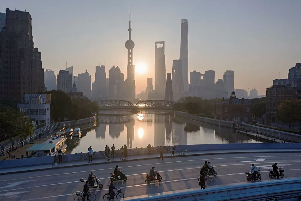Kina svarer USA og høyner toll på visse varer fra 1. juni. Her fra finansområdet Pudong i Shanghai.
