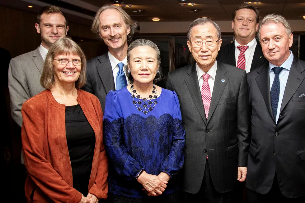 I 2012 møtte Geir O. Pedersen (nummer to bak fra venstre) og Mona Christophersen (foran til venstre) blant andre daværende FN-generalsekretær Ban Ki-moon. IPI-president Terje Rød-Larsen er også med, ved siden av generalsekretæren.