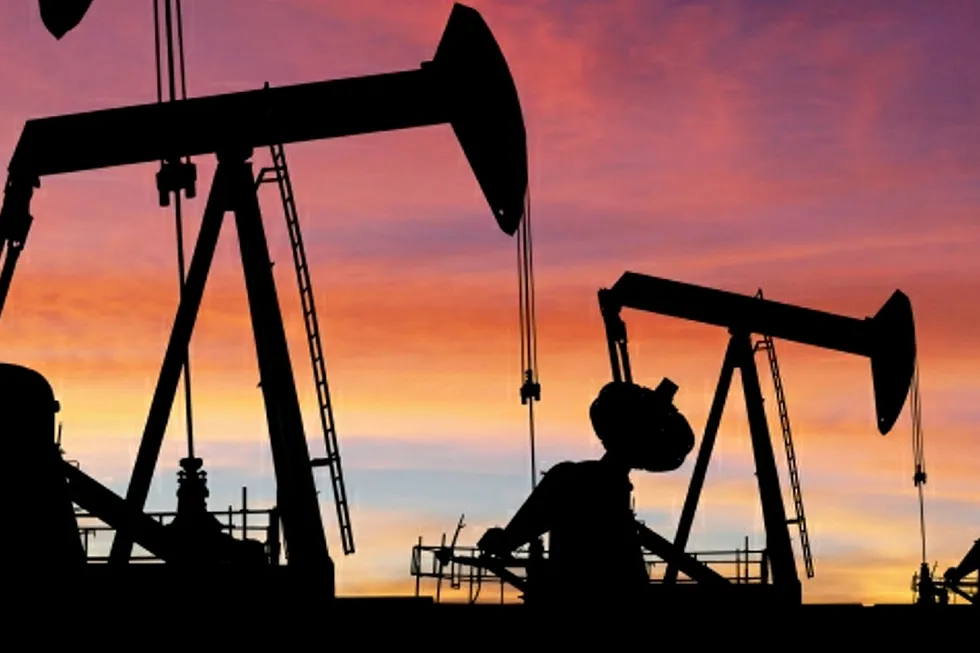 Production: US pumps more oil and gas