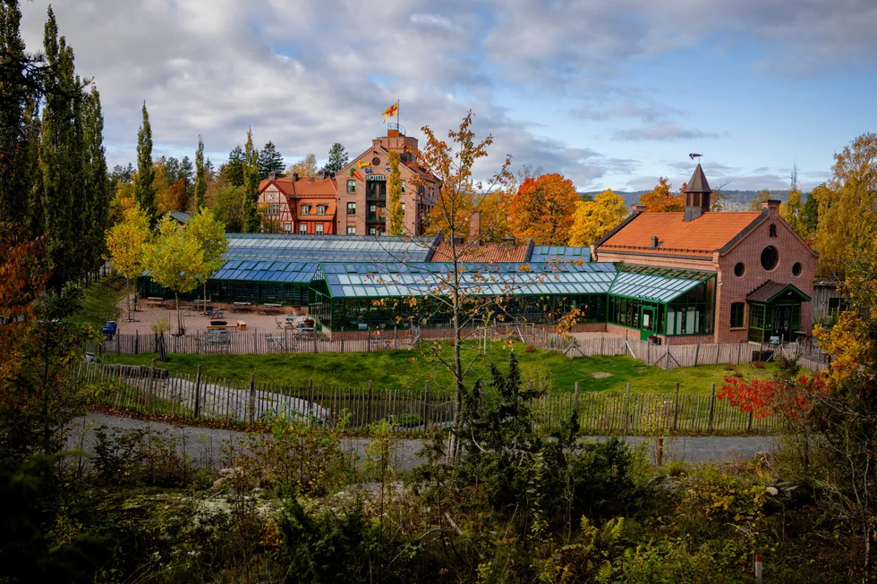 Hotellkjeden Unike Hoteller, med sine 18 hoteller, skal nå ta over driften av Ramme fjordhotell. Petter Olsens viktige samling av Edvard Munchs kunst skal tilbake til Ramme for å bygge opp kulturdestinasjonen Ramme.