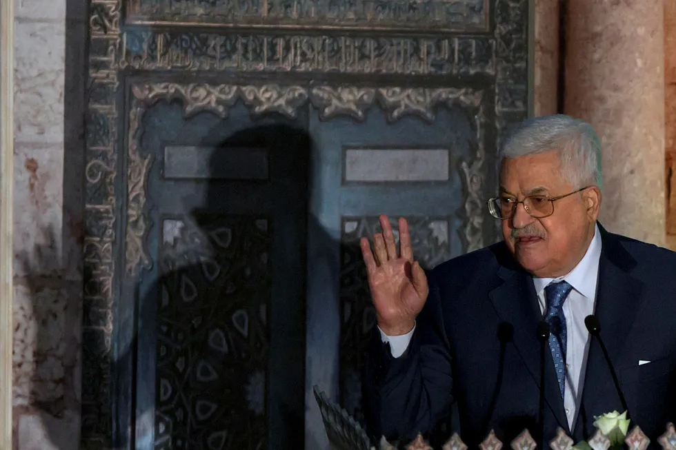 Palestinernes president Mahmoud Abbas møter EUs utenriksministre mandag. Foto: Amr Nabil/AP Photo/NTB Scanpix