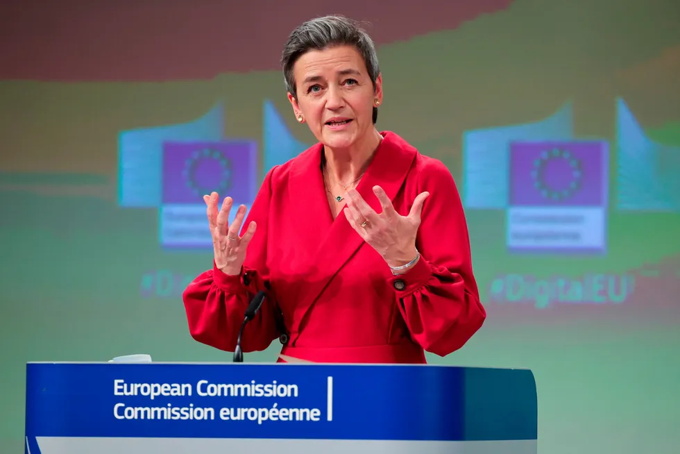 EUs konkurranse- og digitalkommissær Margrethe Vestager presenterte tirsdag lovforslag som angriper techselskapene på to flanker: både innhold og konkurranse. (Photo by )