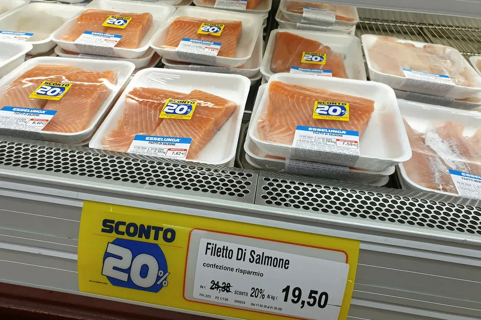 Fresh farmed salmon prices are taking a beating headed into next week, particularly on the Italian and Asian markets.