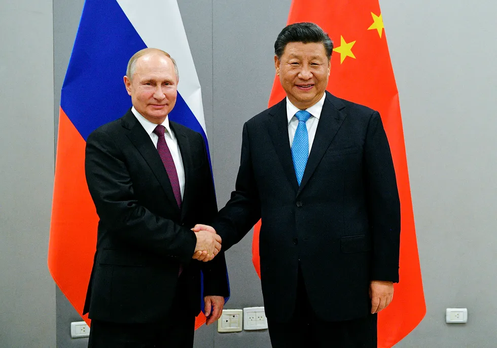 Presidentene Vladimir Putin og Xi Jinping samarbeider stadig tettere. Nå er teleselskapet Huawei blitt en viktig brikke i forholdet.