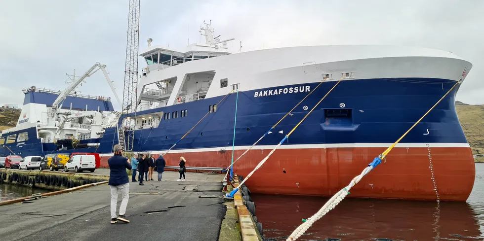Brønnbåten Bakkafossur ble levert til Bakkafrost i januar. Den gjennomgår nå de siste testene før den etter planen tas i bruk i løpet av få uker.