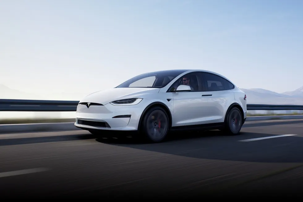 Tesla Model X blir billigere i USA.