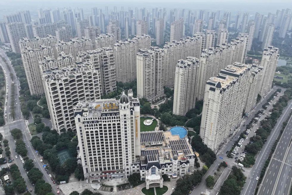 Eiendomsselskapet Country Garden er et av rundt 50 kinesiske eiendomsselskaper som kan få tilgang til arbeidskapital og nødfinansiering fra statseide banker for å ferdigstille boliger. Her fra et eiendomsprosjekt i Zhenjiang i Jiangsu-provinsen.