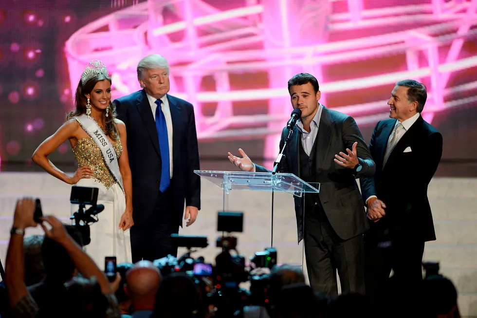 Donald Trump og Aras Agalarov, her sammen med sønnen Emin Agalarov og Miss Connecticut USA Erin Brady, i Las Vegas i juni 2013. Noen måneder før Miss Universe i Moskva høsten 2013. Foto: Jeff Bottari/AP/NTB Scanpix