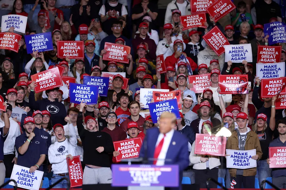 Donald Trump er på heftig vippestatturné i innspurten av den amerikanske presidentvalgkampen. Her fra et valgkamparrangement i Pennsylvania lørdag.