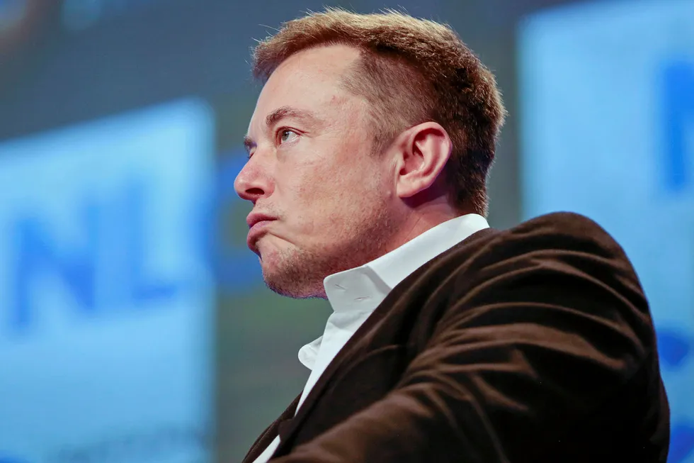 – Jeg er bare meg selv, sier Elon Musk på spørsmål om hva han synes om at enkelte kaller ham ustabil.