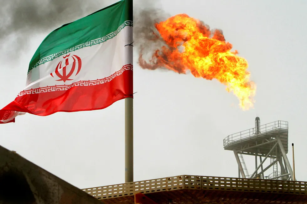 Ut fra fundamentale forhold i oljemarkedet er det langt fra klart at USAs sanksjoner kommer til å kutte Irans eksport nok til å påvirke den globale balansen mellom tilbud og etterspørsel. Her fra Soroush-feltet i Persiabukten. Foto: Raheb Homavandi/Reuters/NTB Scanpix