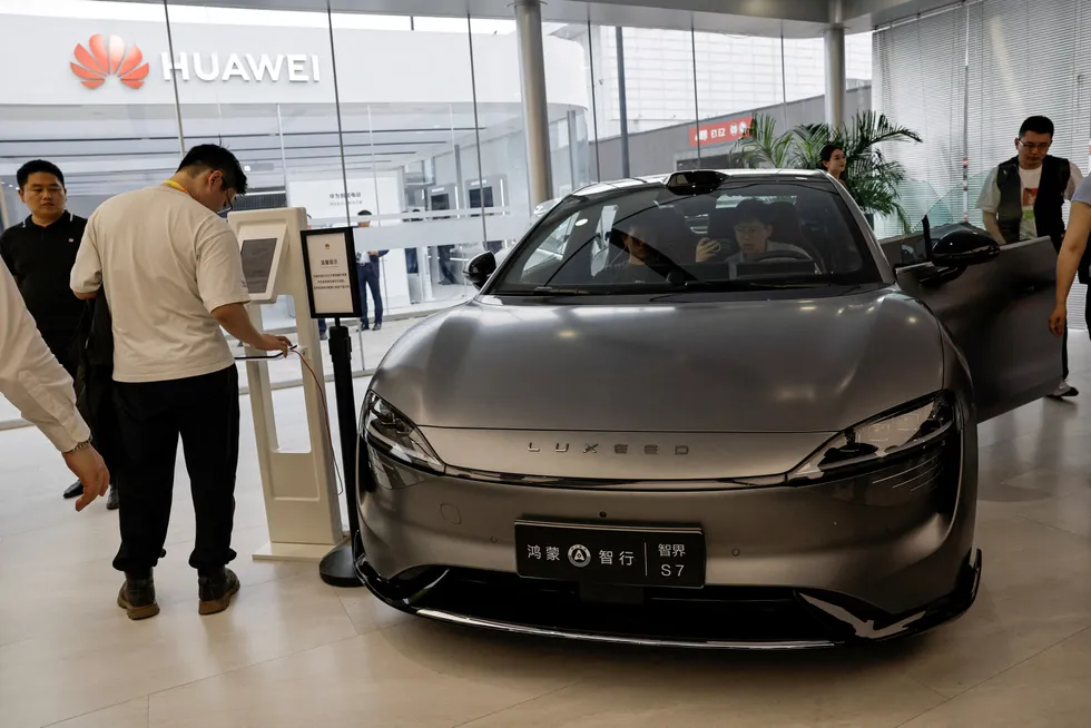Det kinesiske teknologiselskapet Huawei har vært underlagt amerikanske restriksjoner og sanksjoner siden 2018. Nå er selskapet i ferd med å gjøre et comeback, blant annet med nye smarttelefoner og elbilsatsing. Luxeed S7 ble vist frem under Beijing International Automotive Exhibition i april.
