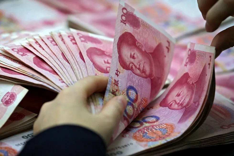 Kina har latt verdien på landets valuta få svekke seg kraftig de siste 18 månedene – etter at USA «avfyrte de første skuddene» i handelskrigen. Obligasjonsforvalterselskapet Pimco frykter det går mot nye valutakriger. Mange land forsøker å svekke egne valutaer.