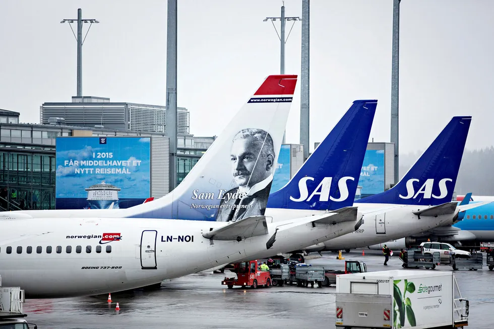 SAS og Norwegian konkurrerte frem til pandemien på en måte som er gunstig for flypassasjererene, konkluderer Konkurransetilsynet ut fra data for 12 av de største flyrutene i Norge siden 2011.