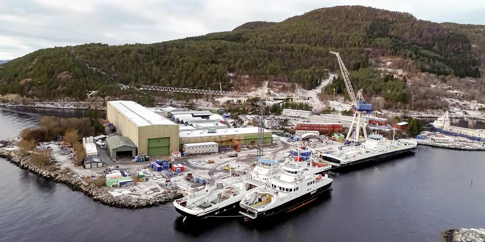 Havyard-verftet i Leirvik i Sogn stengte effektivt ned en hel bygd da det brøt ut korona blant arbeiderne.