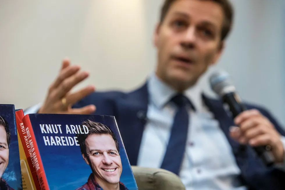 KrFs partileder Knut Arild Hareide lanserte sin bok «Det som betyr noe: Et KrF for vår tid» på Aschehoug Forlag tirsdag. Han vil ikke konkludere om partiets retningsvalg i høst, men viser til prosessen i partiet.