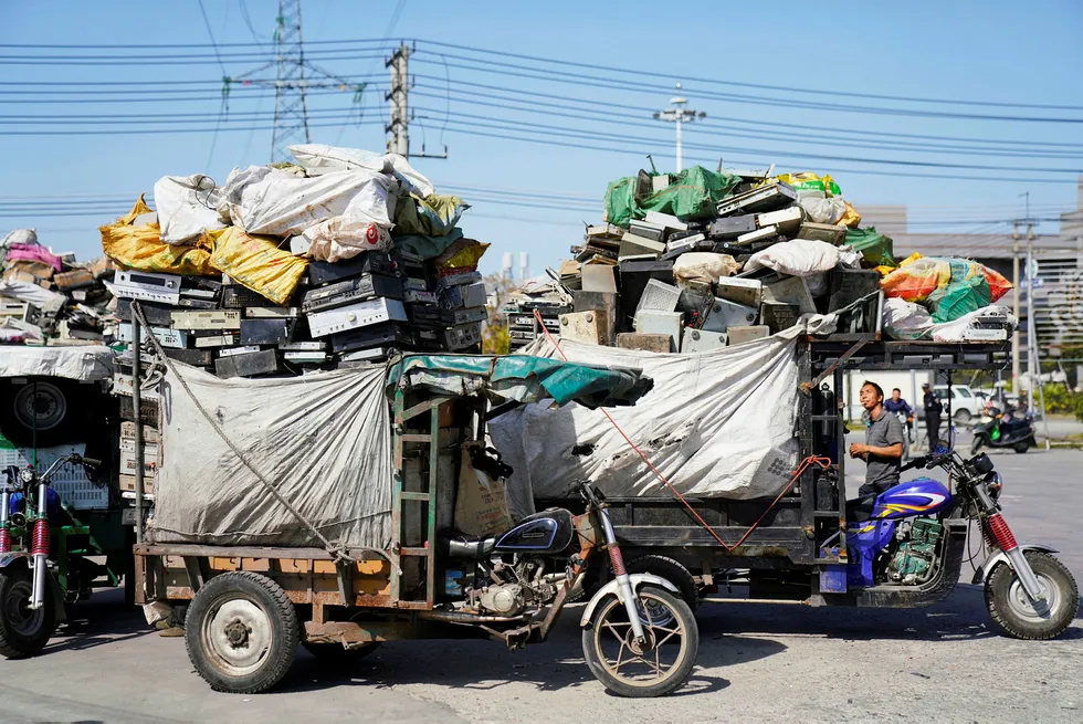 Årlig blir rundt 500 millioner tonn elektroniske produkter kastet. Her fra en statlig sponset resirkuleringspark i Guiyu i Kina. Foto: Aly Song/Reuters/NTB Scanpix