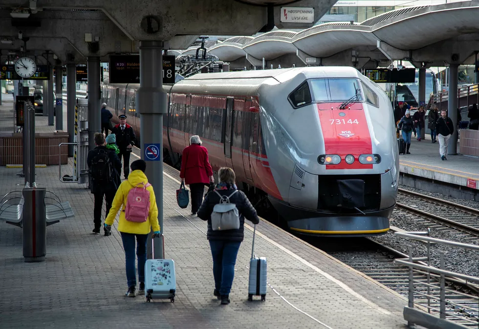 Folk vil sove på toget når det er natt, og da holder det ikke med 20 sovevogner totalt i hele Norge, mener Aktivist-halvtimen.