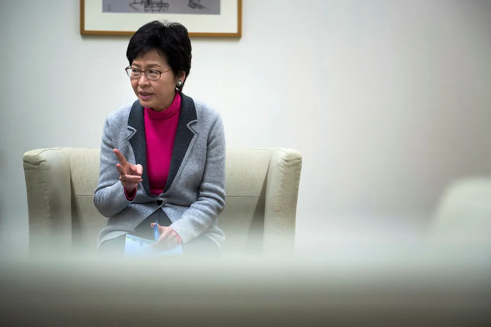 Lokalvalget, som er dominert av kandidater som er tro mot Hongkong-regjeringen, får normalt ikke så mye oppmerksomhet. Denne gang håper kandidater som støtter demonstrasjoner, at valget skal sende en klar melding til Hongkongs leder Carrie Lam. Hennes regjering har ikke etterkommet kravene fra demonstrantene.