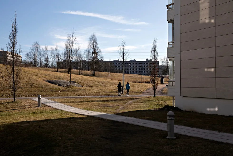 Tomme parker og lekeplasser i bydel Stovner i Oslo etter koronautbruddet, lød billedteksten på dette bildet 16. mars i år.