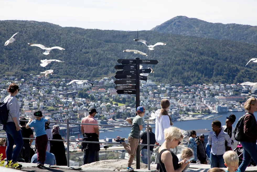 Vestlandet, her med Bergen sett fra Fløien, opplever som resten av landet en kraftig økning i bestillingene fra utenlandske turister godt hjulpet av svak norsk krone.