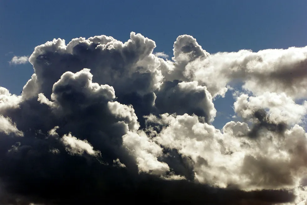 Avbildet er cumulusskyer, også kalt bomullsskyer på norsk. Denne skytypen dannes når varm luft nær bakken eller sjøen stiger, og er fenomenet hedgefondet Cumulus Fund er oppkalt etter. Foto: Lise Åserud/NTB Scanpix