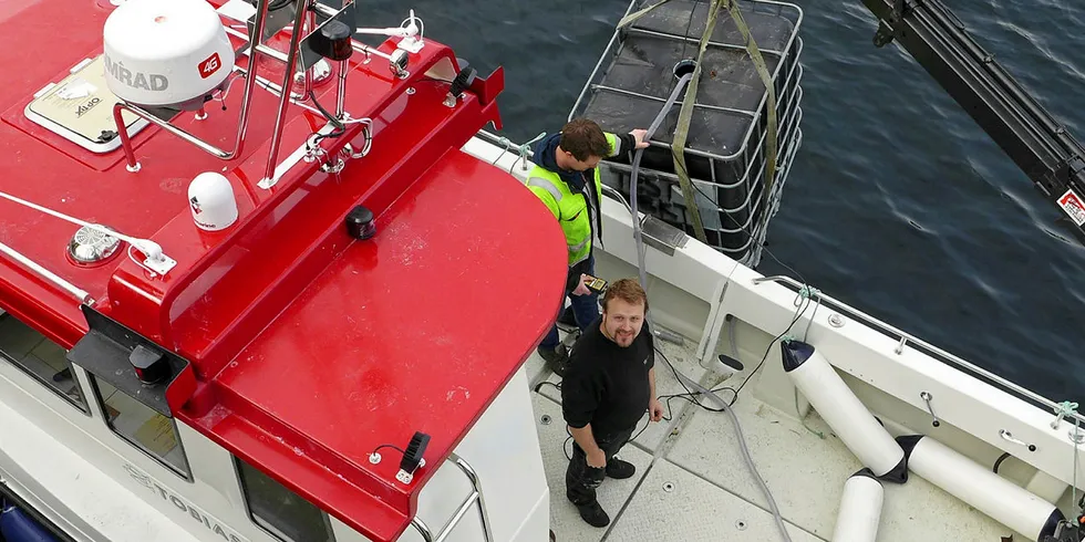 OPP IGJEN: Harald Hopen er i ferd med å overta ledelsen i Tobias Produksjon etter faren. Her er det krengetest på foreløpig siste nybygg.