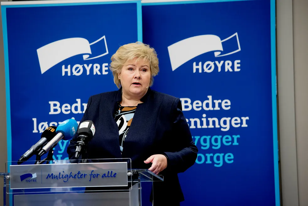 Statsminister Erna Solberg har avbrutt en reise i Nord-Norge for å få budsjettforhandlingene i land. Foto: Mikaela Berg