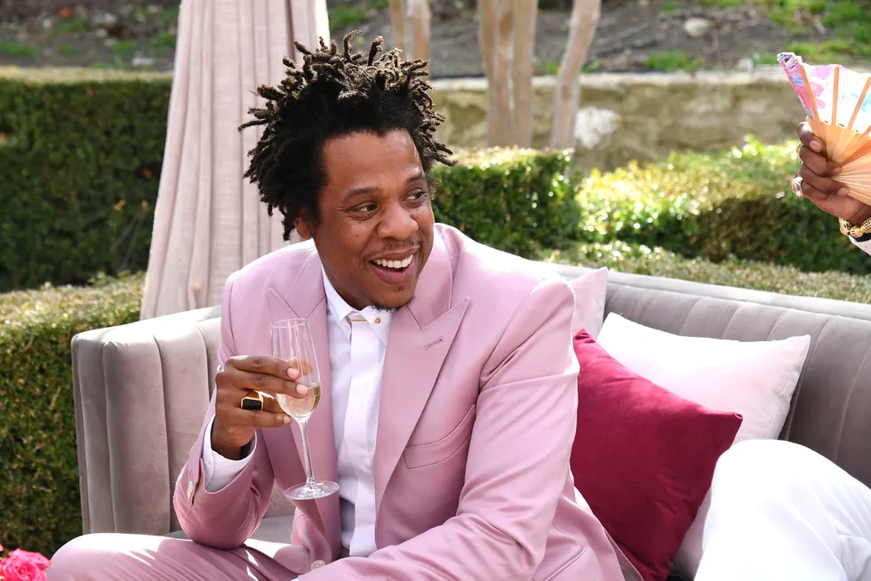 Musikeren Jay-Z skal ha diskutert salg av musikk-strømmetjenesten Tidal i følge nyhetsbyrået Bloomberg. Her er han avbildet fra en tilstelning i januar i Los Angeles.