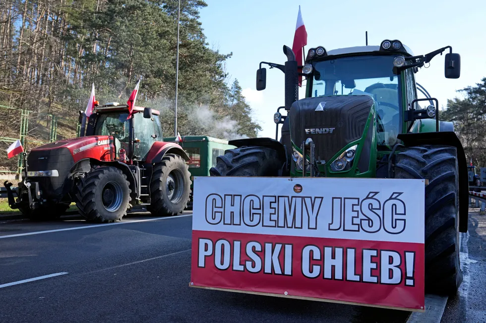 «Vi vil spise polsk brød» forlangte polske bønder da blokkerte grensen mot Ukraina tidligere i vår.