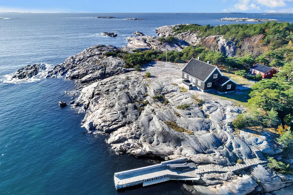 Den idylliske eiendommen på Hankø ble solgt for 35 millioner kroner, som også var prisantydning.