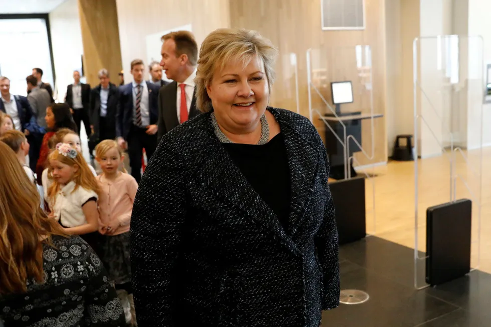 Statsminister Erna Solberg på vei inn i Stormen bibliotek i Bodø for å legge frem regjeringens nordområdestrategi. Foto: Tore Meek / NTB Scanpix