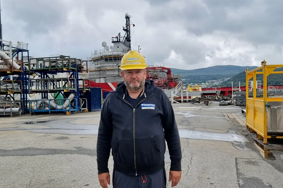 Alf Johan er lagerleder hos Green Yard Kleven i Ulsteinvik.