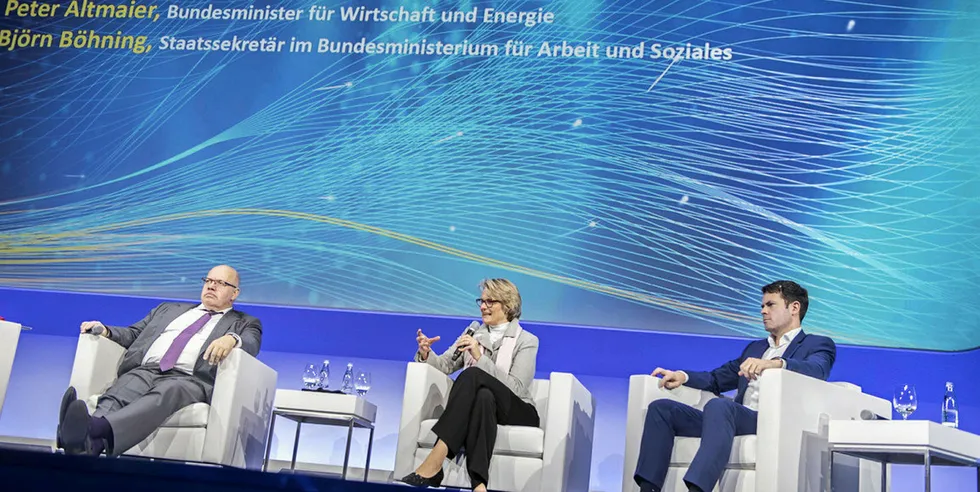 German energy minister Peter Altmaier (l) , science minister Anja Karliczek (middle) and state secretary Björn Böhning (r)