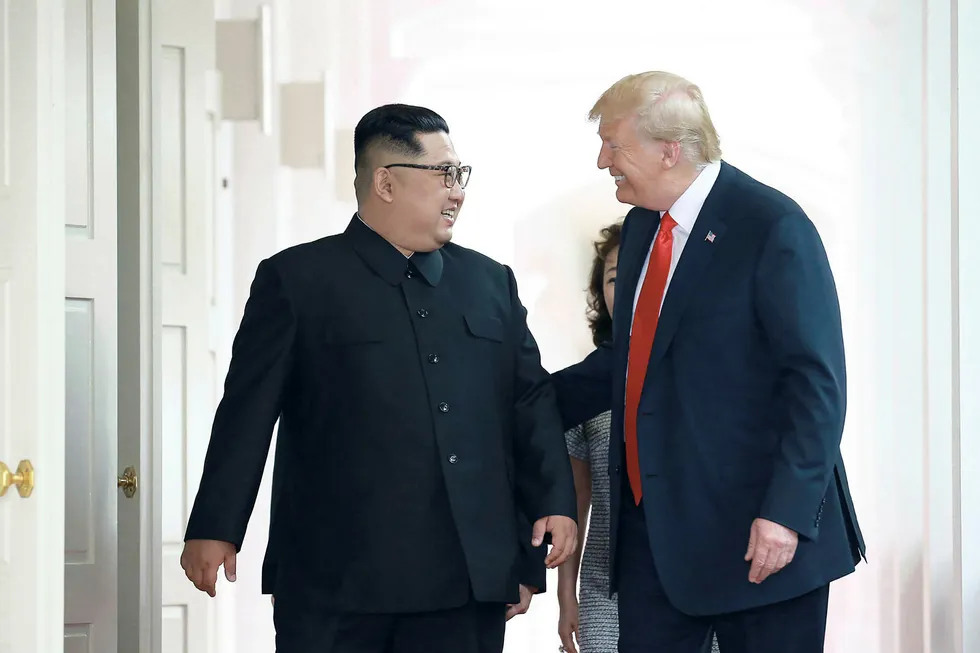 I Sør-Korea er holdningen til Donald Trump dramatisk endret. Etter toppmøtet med Kim Jong-un hylles Trump som en fredshelt. Foto: AFP/NTB Scanpix