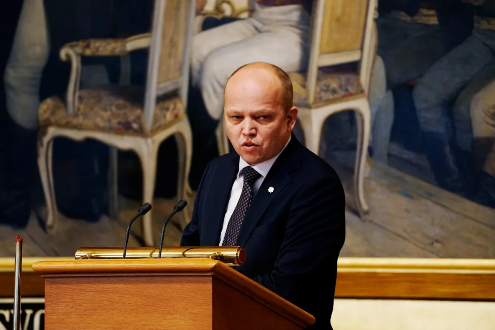 Finansminister Trygve Slagsvold Vedum (SP) legger frem sine endringsforslag til statsbudsjettet for 2022 for Stortinget.