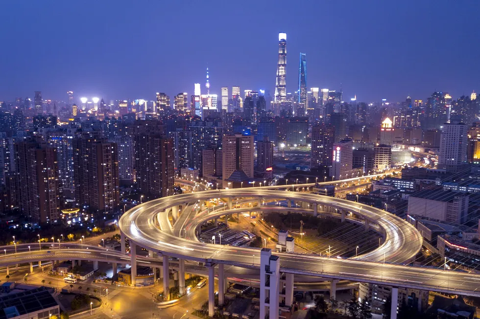 Antall eiendomssalg i store kinesiske byer er mer enn doblet hittil i år sammenlignet med samme periode i 2019. I bakgrunnen er Shanghai, Kinas største by.
